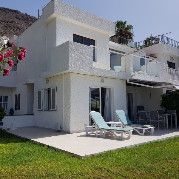 Modern, 2 bed apartment in Los Gigantes, stunning views!
