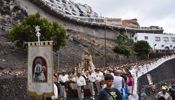 Puerto de Santiago celebrated its traditional boat of the Virgen del Carmen