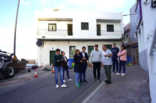 El ayuntamiento convierte la calle La Sirena de Puerto de Santiago en una vía de un único sentido descendente