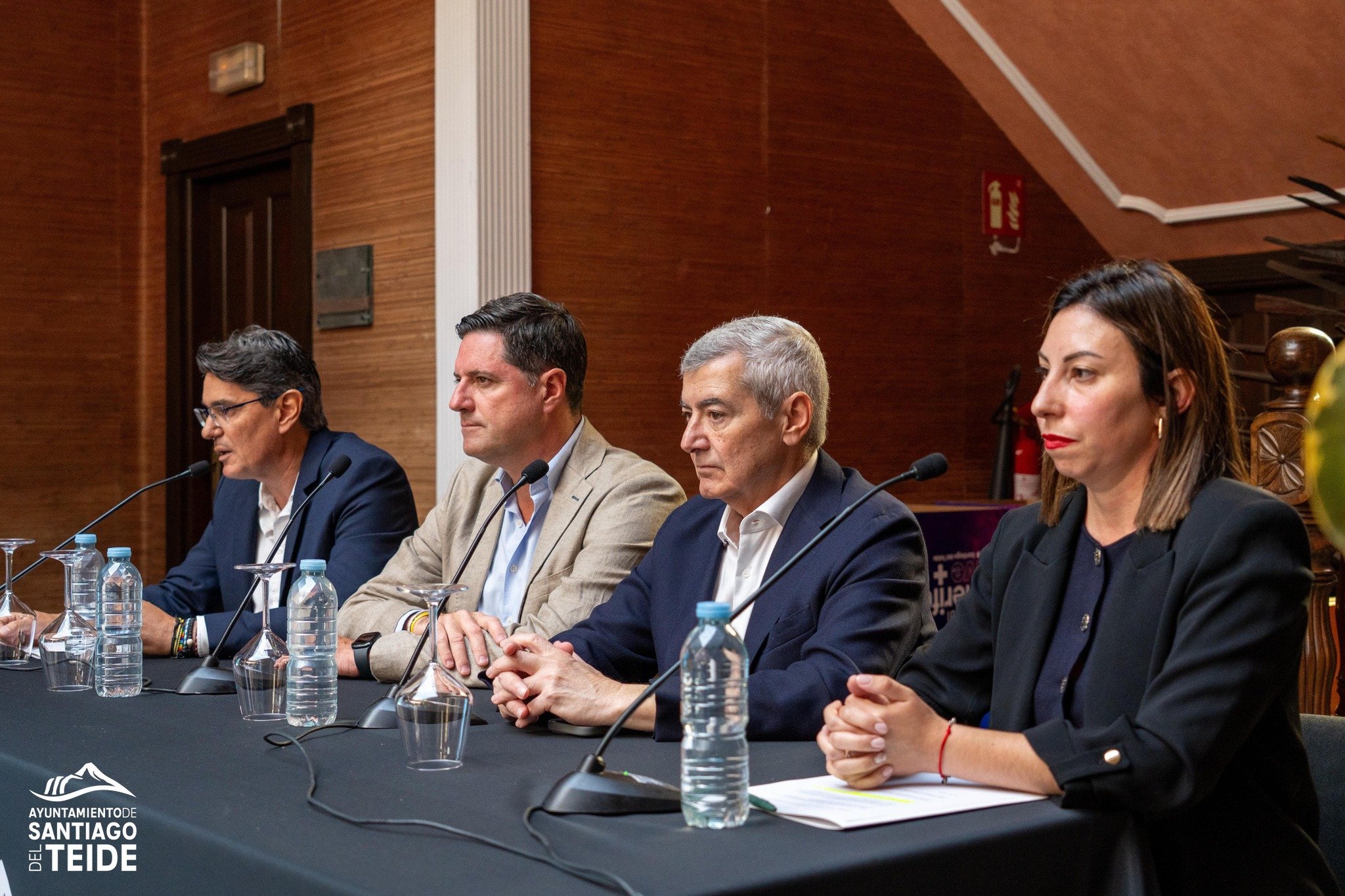 The alcalde presented the second campaign of consumer benefits “Yo compro en Santiago del Teide”