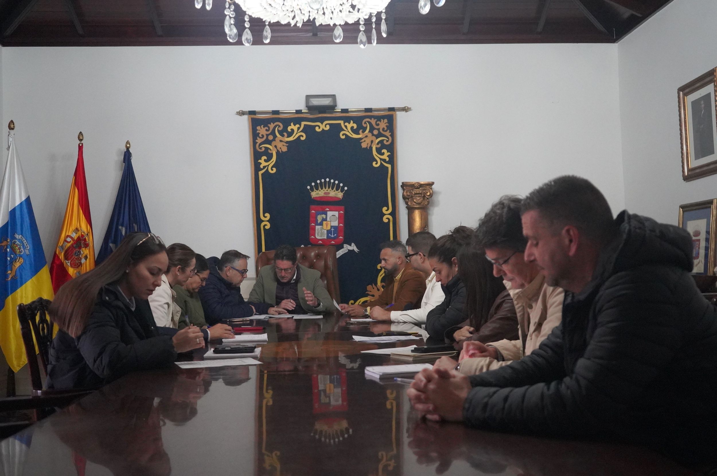 The City Council approves a motion presented by the mayor for humanitarian aid to the Venezuelan Canarian Home following the Venezuelan earthquake