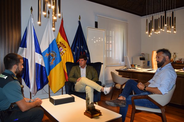 New The mayor welcomes the new Lieutenant  Post