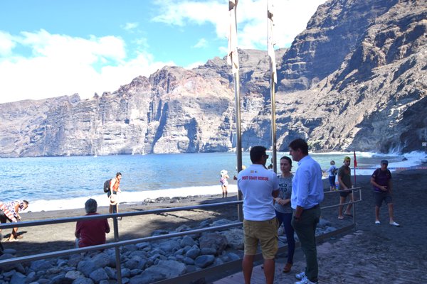 Los Guíos beach partially reopens